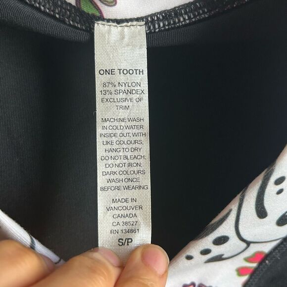 Black Tooth Tank Top with Floral Collar - Picture 4 of 10